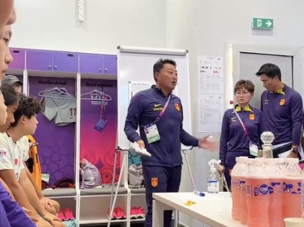 线上配资公司 王洪亮：85一代球员爱学习沟通多；希望有机会去欧洲深度提高